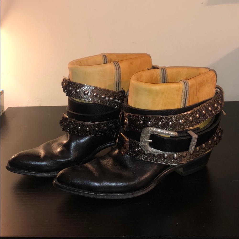 Bohemian cowboy boots for an edgy, stylish look